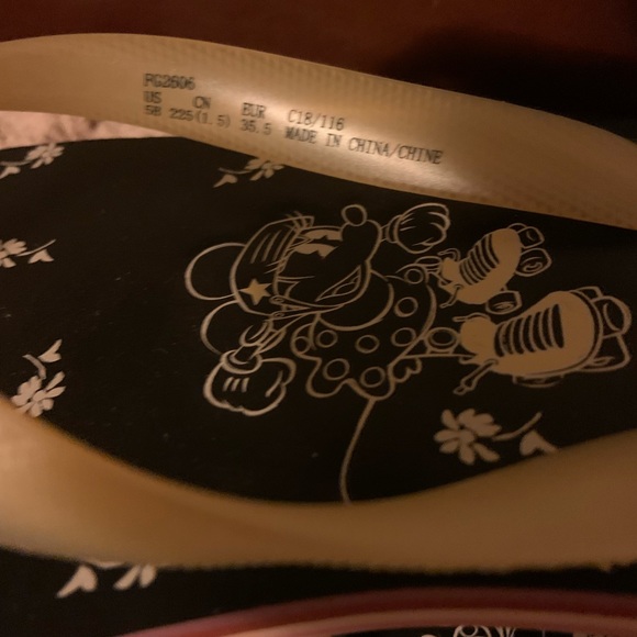 COPY - Disney Coach New York Sandals NWT - Picture 11 of 11